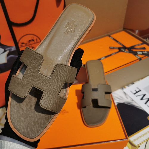Hermes sandals Style 095 - texture and material detail