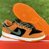 Nike Men's & Women's Premium Low-Top Trainers — Style 061 detail view