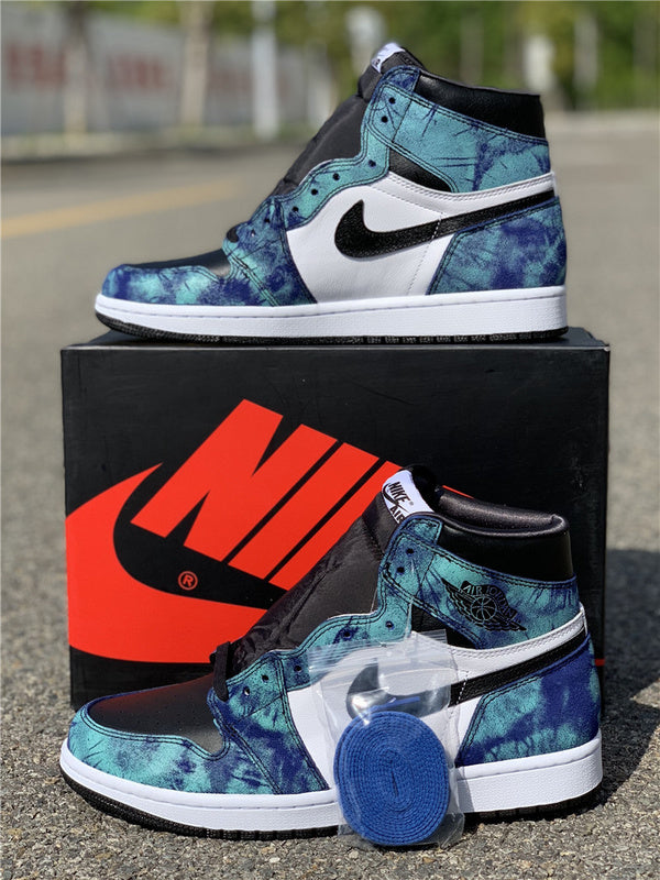 Nike Men's & Women's Designer Low-Top Shoes — Style 017 angle view