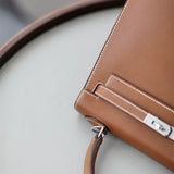  timeless shopper bag detail view showing craftsmanship 8