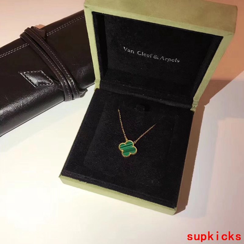 Front view of Van Cleef & Arpels unisex jewelry piece