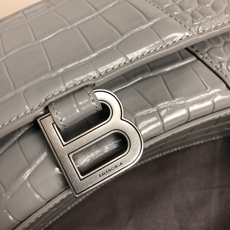 Back view of sleek classic women's handbag – women's designer-style accessory