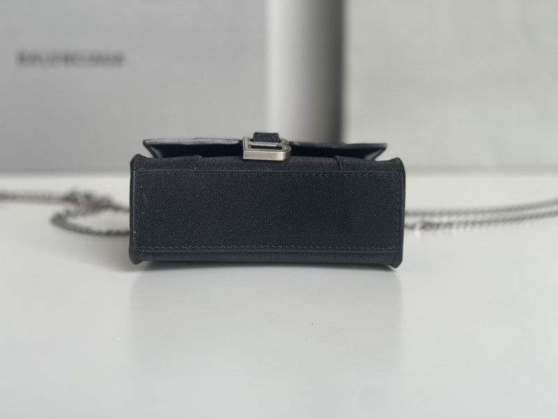 Zivas Charm Elevated Essentials Statement Handbag (Considered Detail & Form) – Close-Up Detail