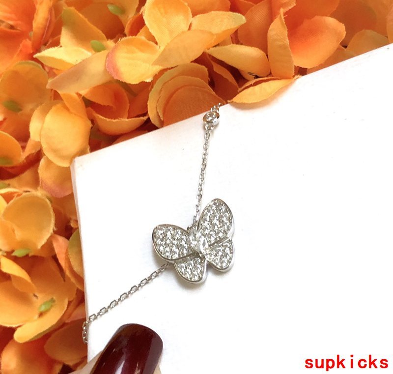 Close-up detail view of Van Cleef & Arpels unisex jewelry piece