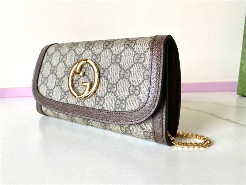Handle and strap detail of classic chic women's handbag – women's everyday handbag