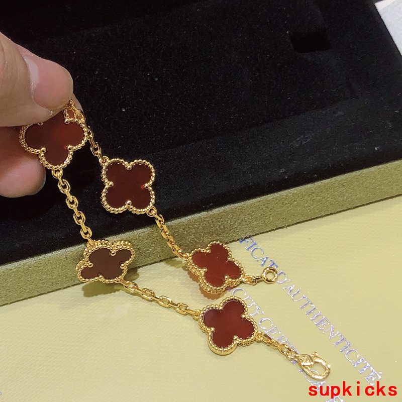 Close-up detail view of Van Cleef & Arpels unisex jewelry piece