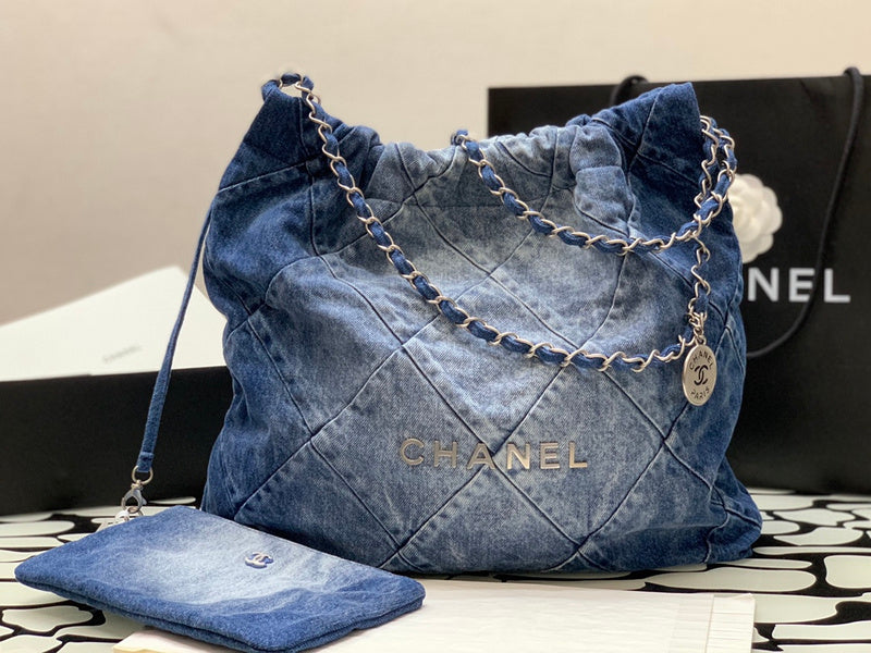 women's handbag, spacious design, view 3