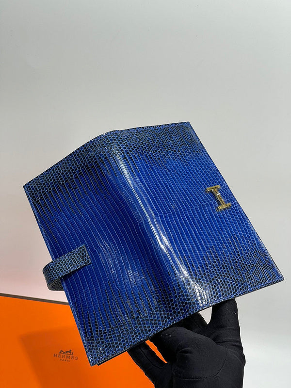 Effortless bag shown from front angle