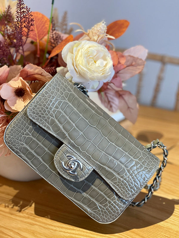 women's handbag, mid design, view 2