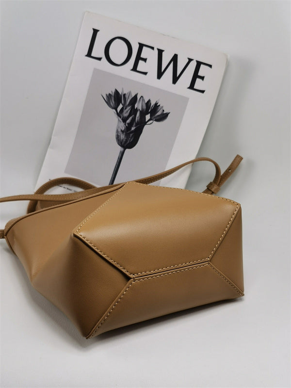 Ziva's Charm handbag – lifestyle view (16.5cm*9.5cm*20cm)