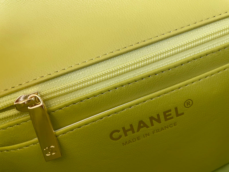  mid purse view 2