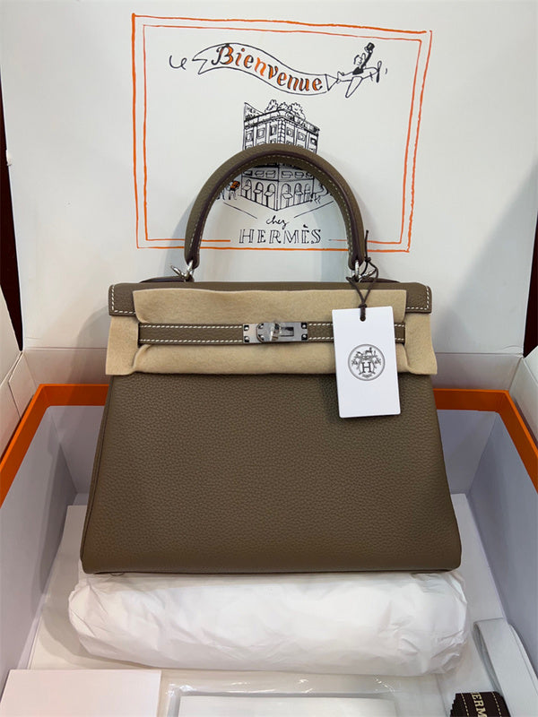  sophisticated carryall bag detail view showing craftsmanship