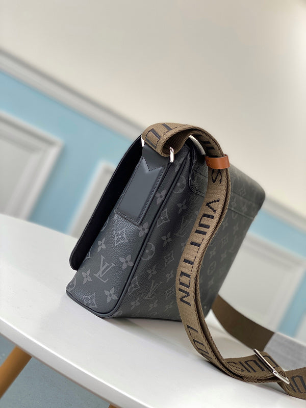 Side profile of structured polished women's handbag – women's designer-style accessory