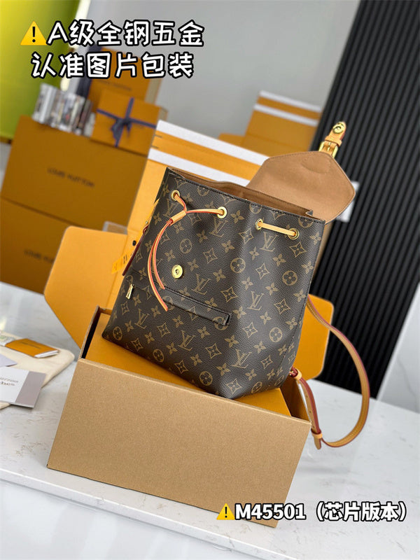  modern tote bag styled with outfit 12