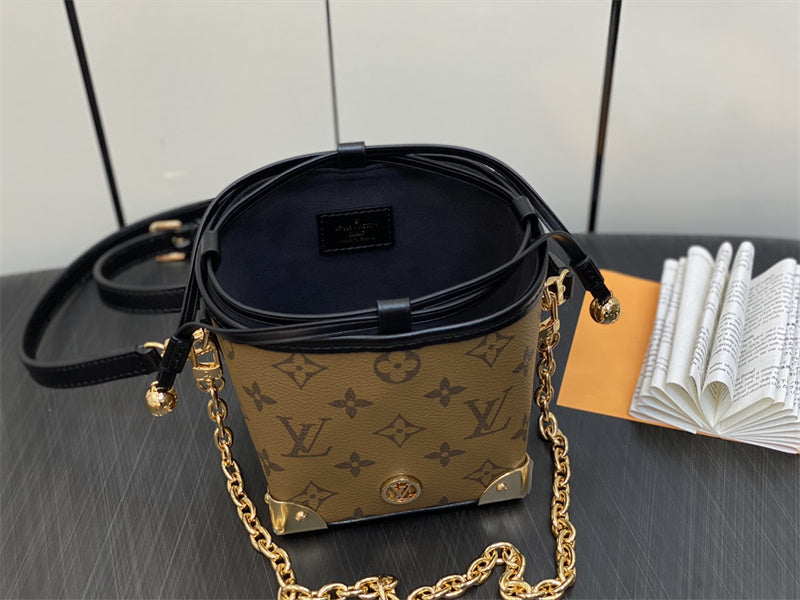  crossbody bag interior and compartment view 9