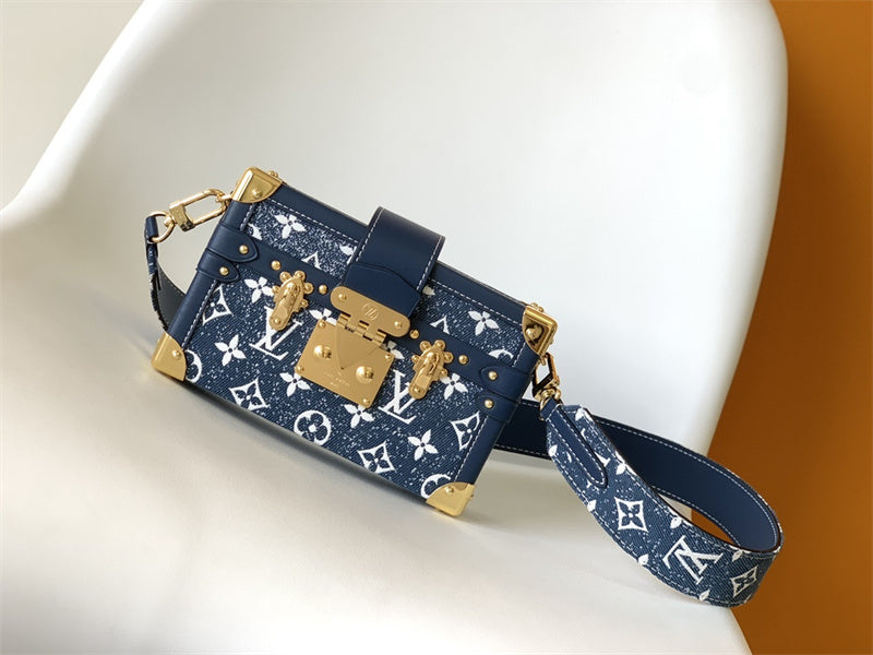  Everyday shoulder bag front view