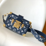  Everyday shoulder bag front view