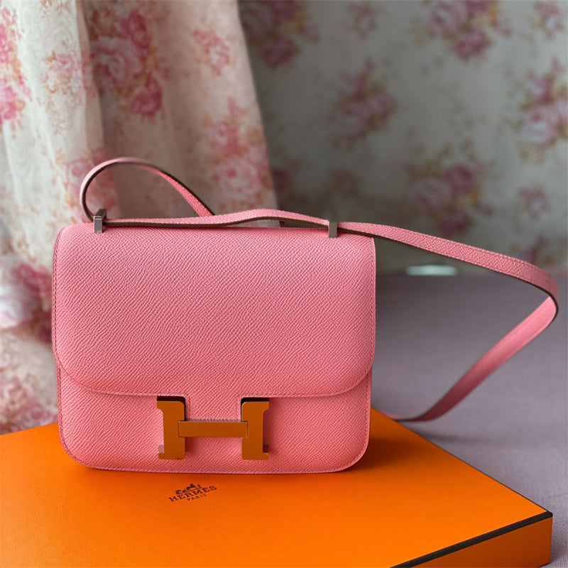  Smart tote bag carried on shoulder