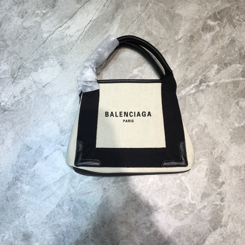 Statement Premium PU Leather Handbag - Sleek Minimalist Lines | Women's Fashion Handbag #769 - close-up detail shot (image 3) of designer-inspired handbag