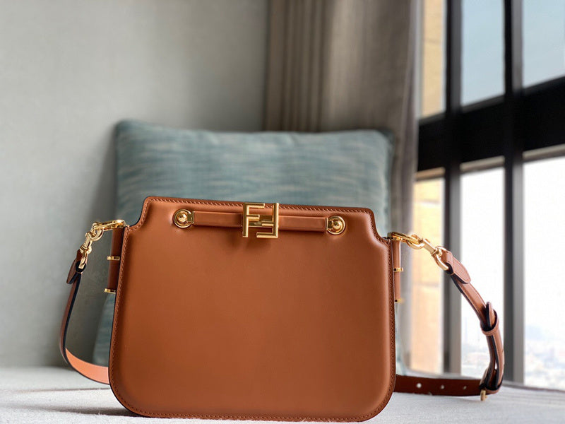Ziva's Charm handbag – product shot (26.5cm*19cm*10cm)