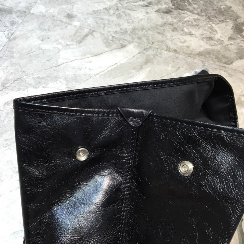 Bold Vegan Leather Handbag - Chic Everyday Appeal | Women's Fashion Handbag #775 - hardware and detail close-up (image 5) of designer-inspired handbag