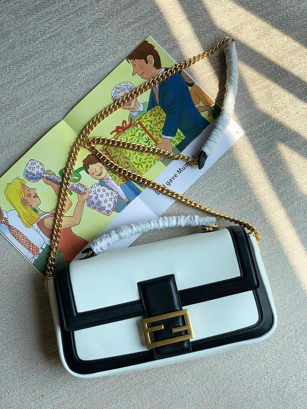 Ziva's Charm handbag – full view (27cm*6cm*13.5cm)