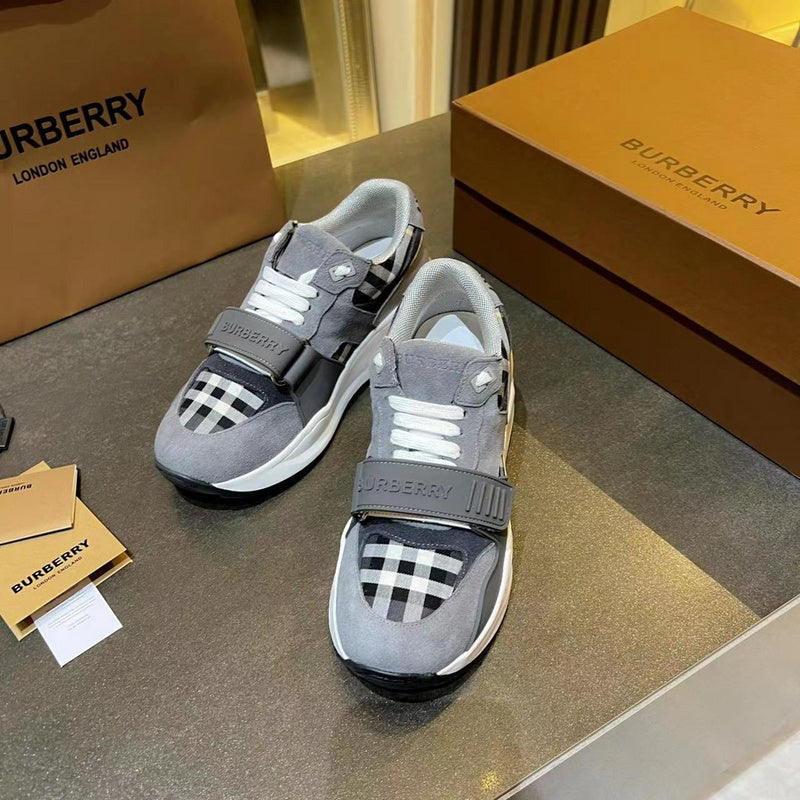 Burberry shoes Style 052 - packaging and accessories