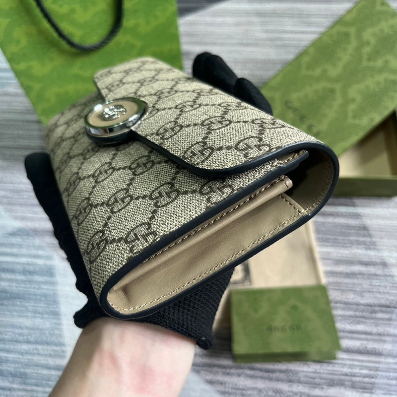 Front view of classic polished women's handbag – women's everyday handbag