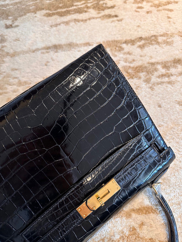  Essential carryall bag carried on shoulder 10