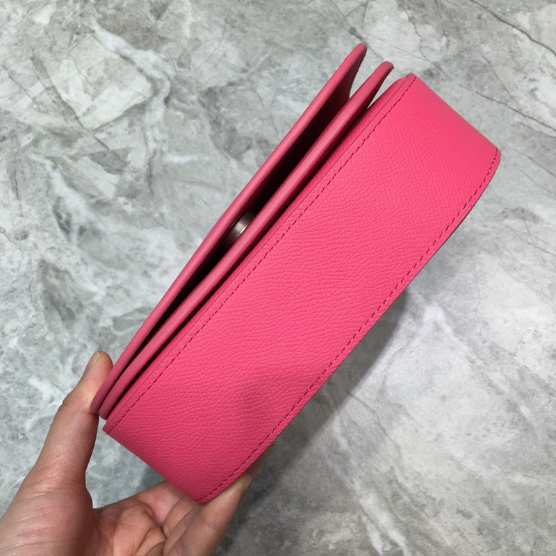Effortless Faux Leather Handbag - Refined Silhouette | Women's Designer-Inspired Purse #815 - hardware and detail close-up (image 5) of designer-inspired handbag