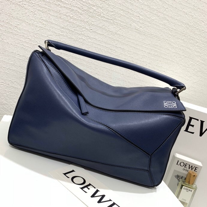 Ziva's Charm handbag – front view (32cm*21cm*17cm)