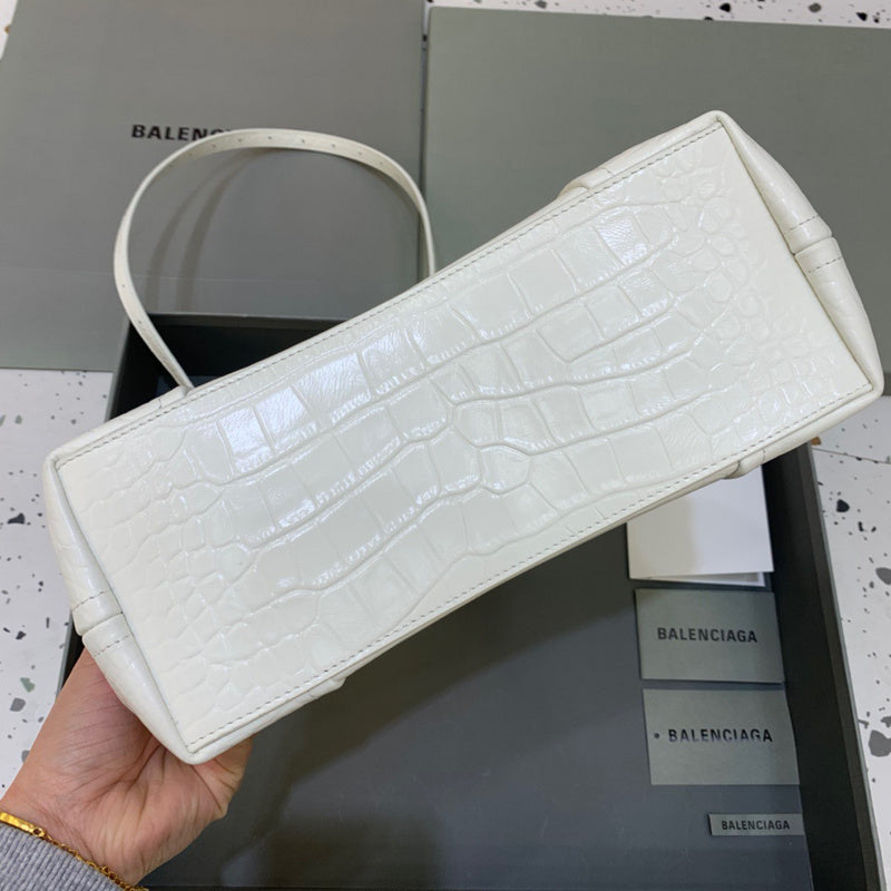 Effortless Premium PU Leather Handbag - Everyday Elegance | Women's Premium Handbag #526 - hardware and detail close-up (image 5) of designer-inspired handbag