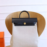  Classic crossbody bag front view