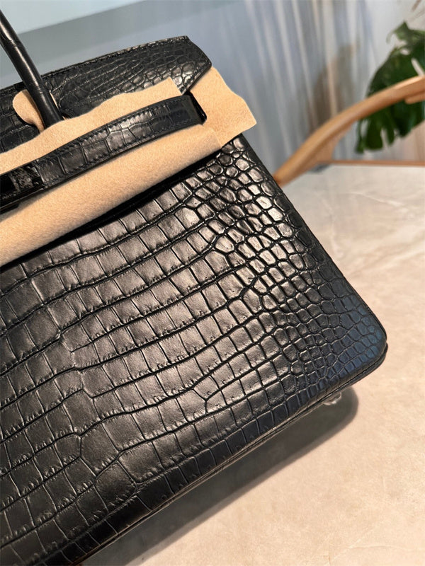 Interior view of effortless premium bag