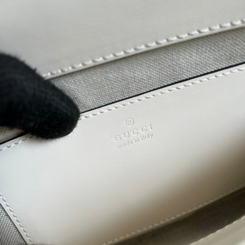 Side profile of signature chic women's handbag – women's luxury handbag