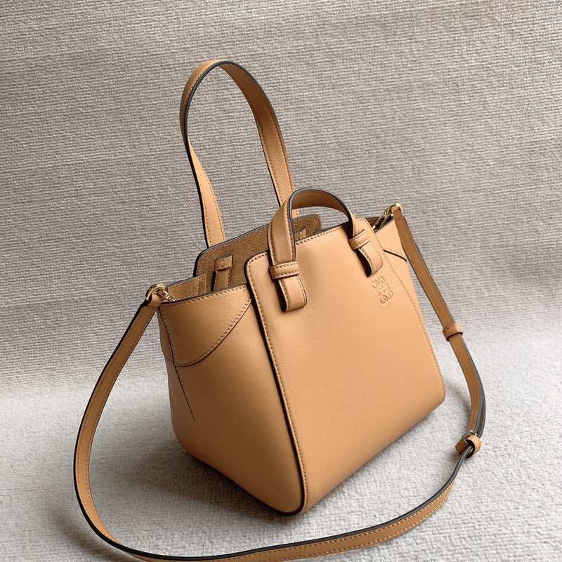 Ziva's Charm handbag – detail view (20cm*20cm*18cm)