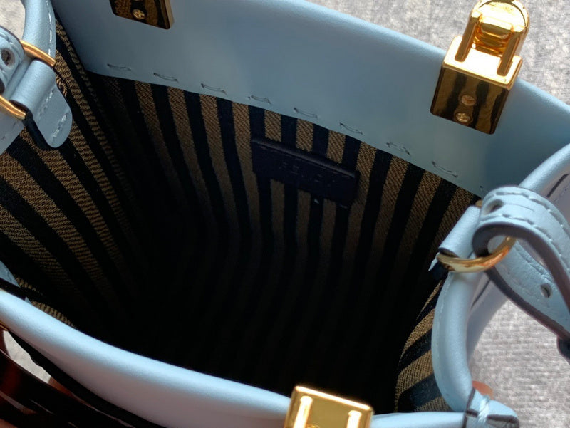 Ziva's Charm handbag – product shot (6.5cm*13cm*18cm)