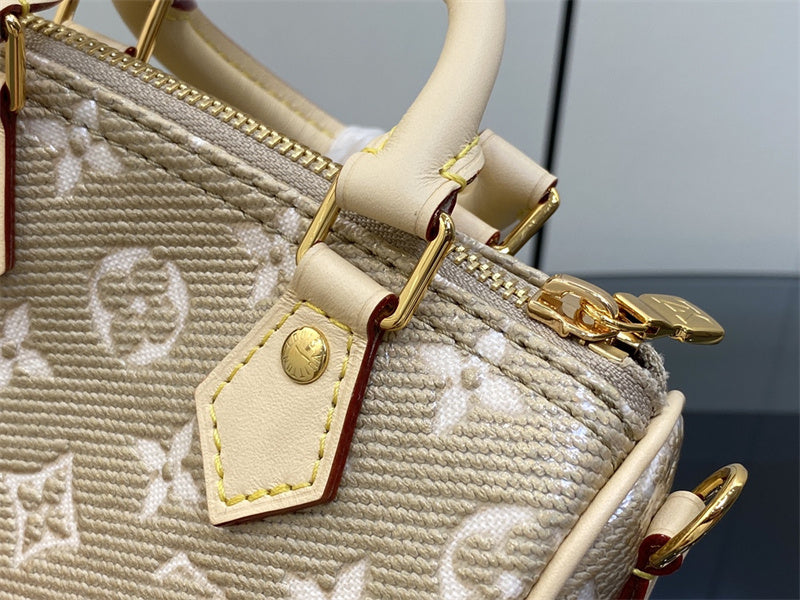  everyday shopper bag detail view showing craftsmanship 8