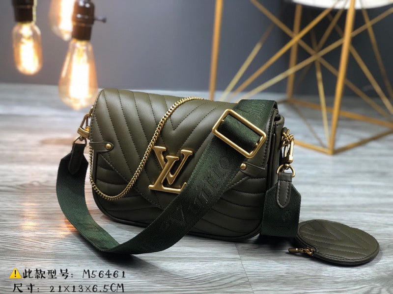 Side profile of modern chic women's handbag – women's designer-style accessory