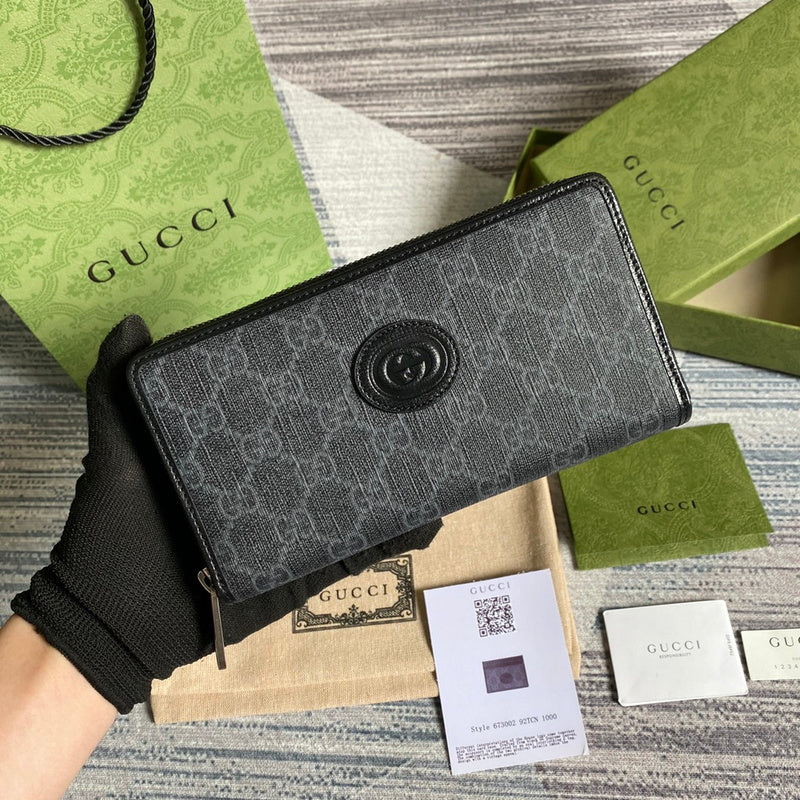 Side profile of everyday-luxe signature women's handbag – women's designer-style accessory
