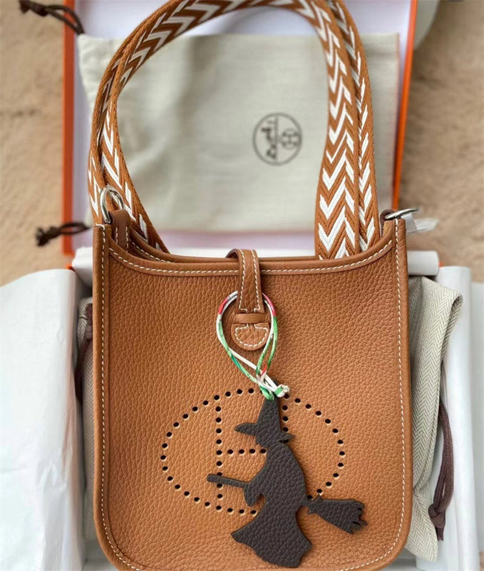  Modern top-handle bag front view 31