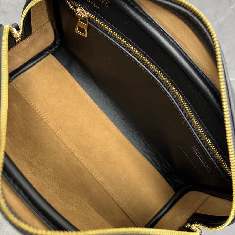 Ziva's Charm handbag – full view (20cm*11cm*18cm)