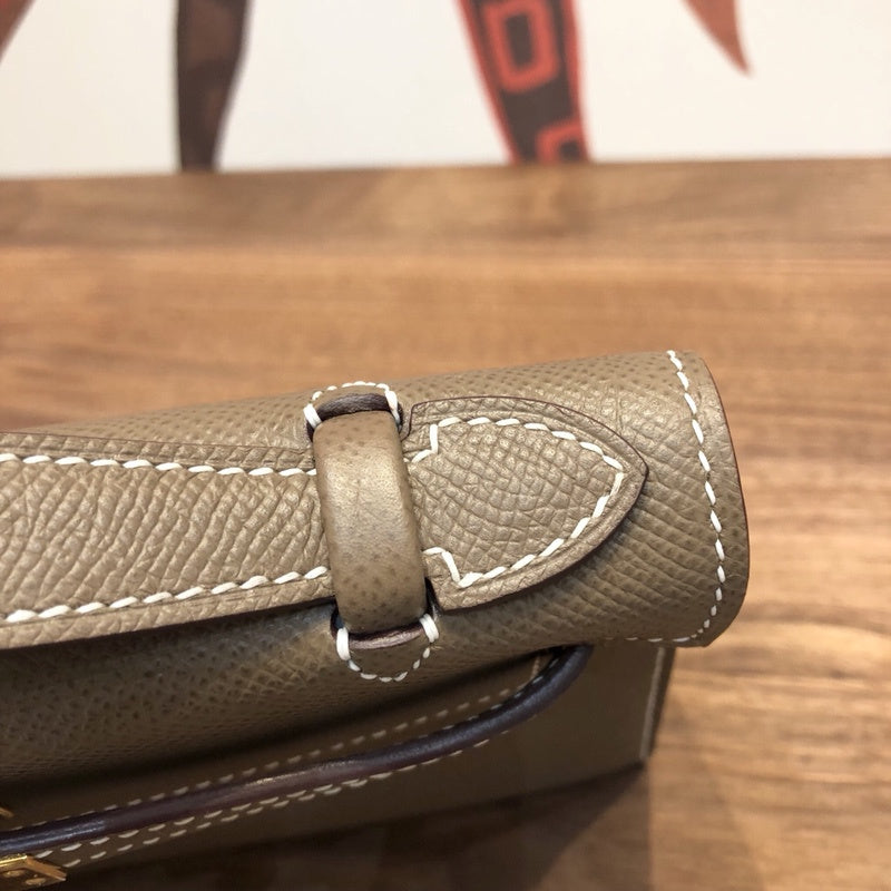  Polished top-handle bag carried on shoulder
