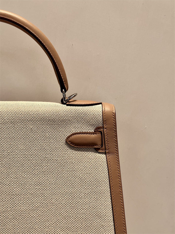  shopper bag interior and compartment view 9
