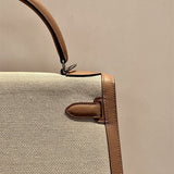  shopper bag interior and compartment view 9