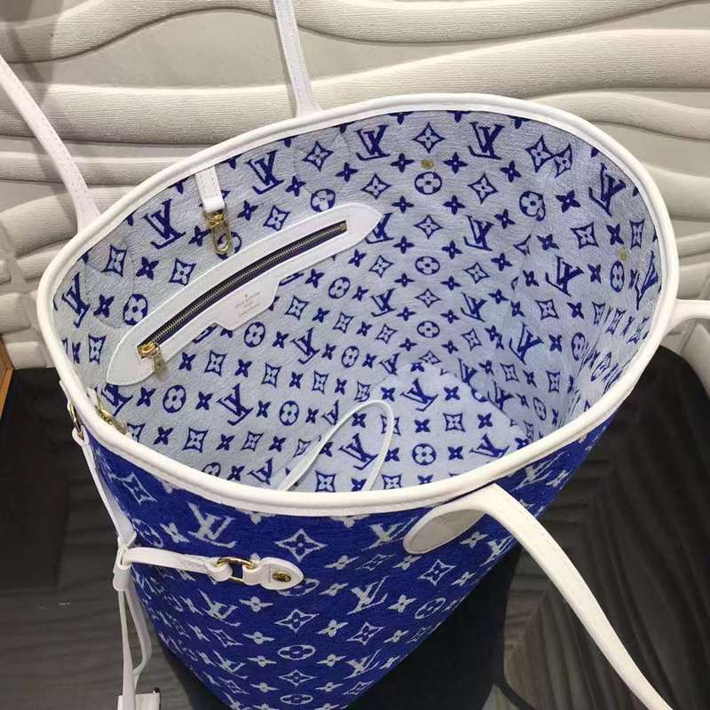 Front view of premium structured women's handbag – women's luxury handbag