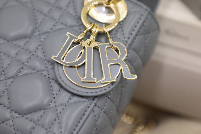 Close-up detail of everyday-luxe classic women's handbag – women's premium purse