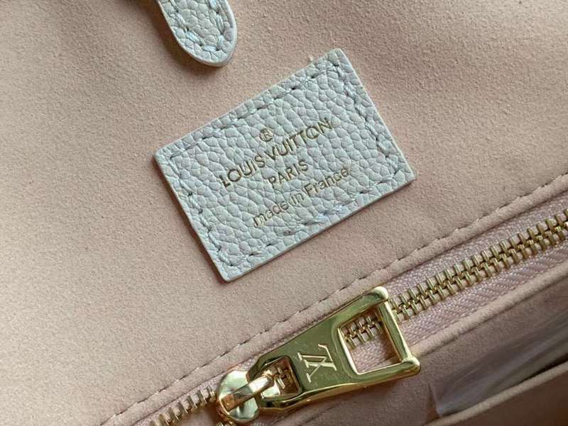 Front view of statement chic women's handbag – women's everyday handbag