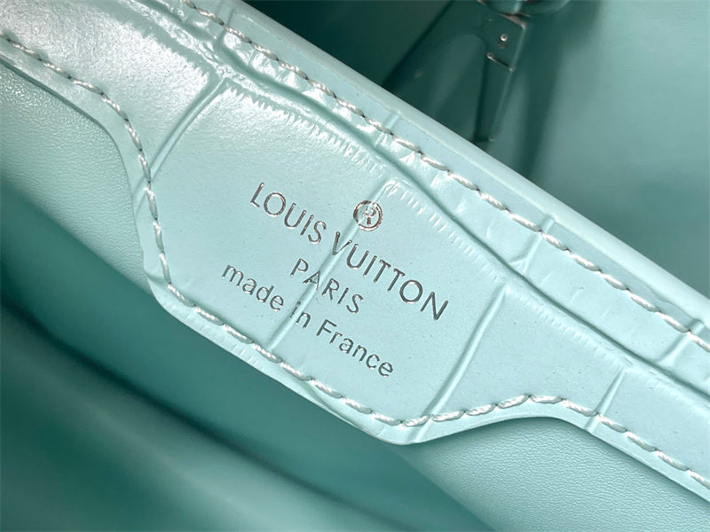  timeless everyday bag detail view showing craftsmanship 32