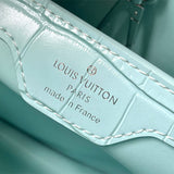  timeless everyday bag detail view showing craftsmanship 32
